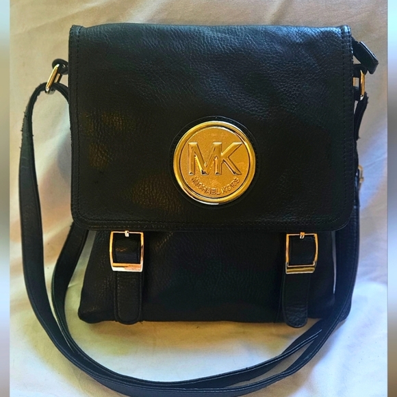 Pebbled Black Leather Fulton Crossbody/Shoulder Bag with Gold Logo - Picture 8 of 8